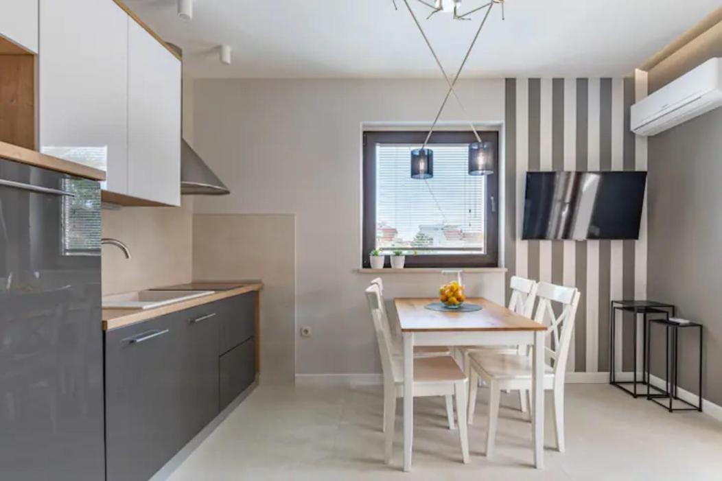 Apartments "Villa Antisin" With Heated Pool Zadar Extérieur photo