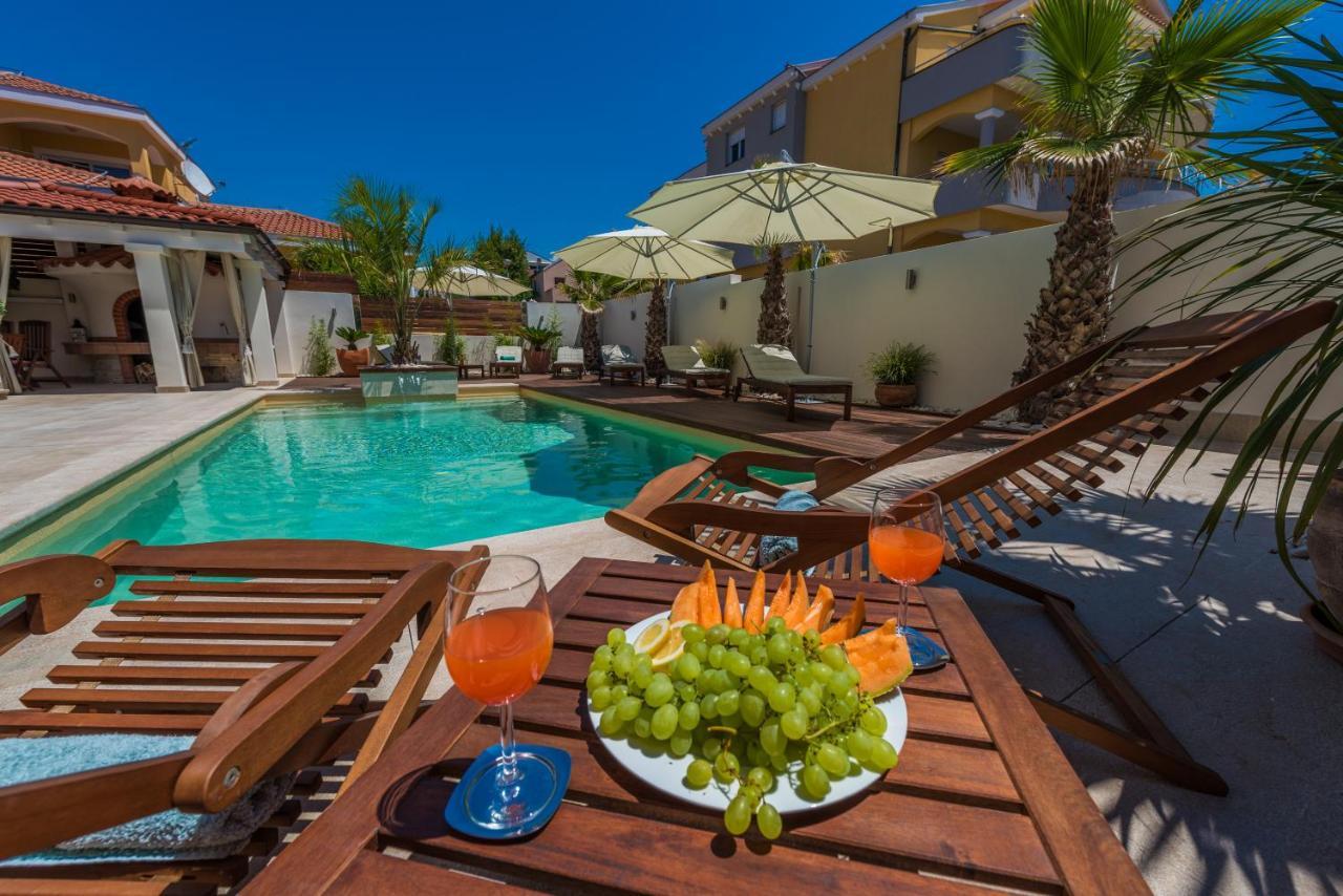 Apartments "Villa Antisin" With Heated Pool Zadar Extérieur photo