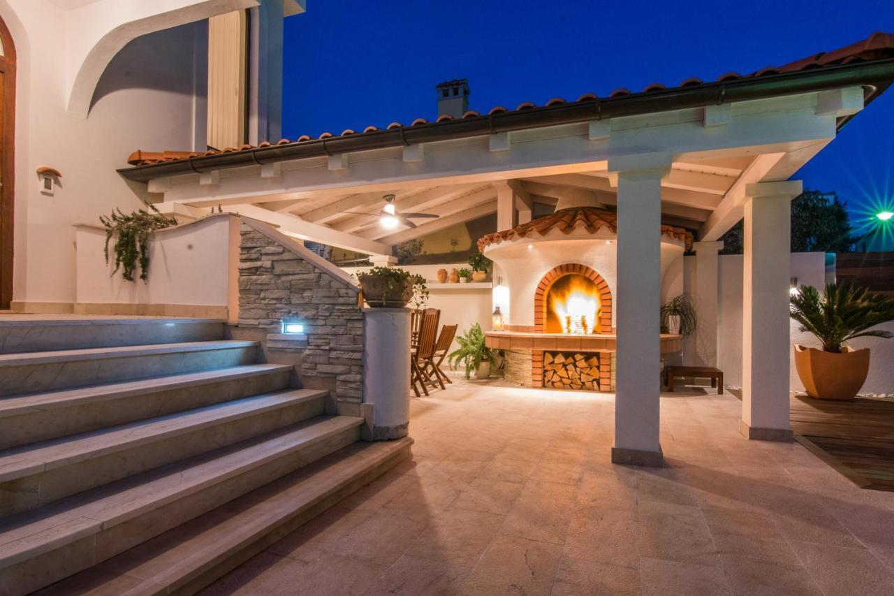 Apartments "Villa Antisin" With Heated Pool Zadar Extérieur photo