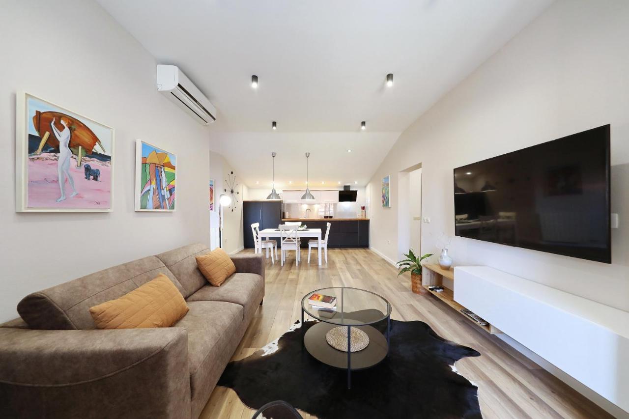 Apartments "Villa Antisin" With Heated Pool Zadar Extérieur photo