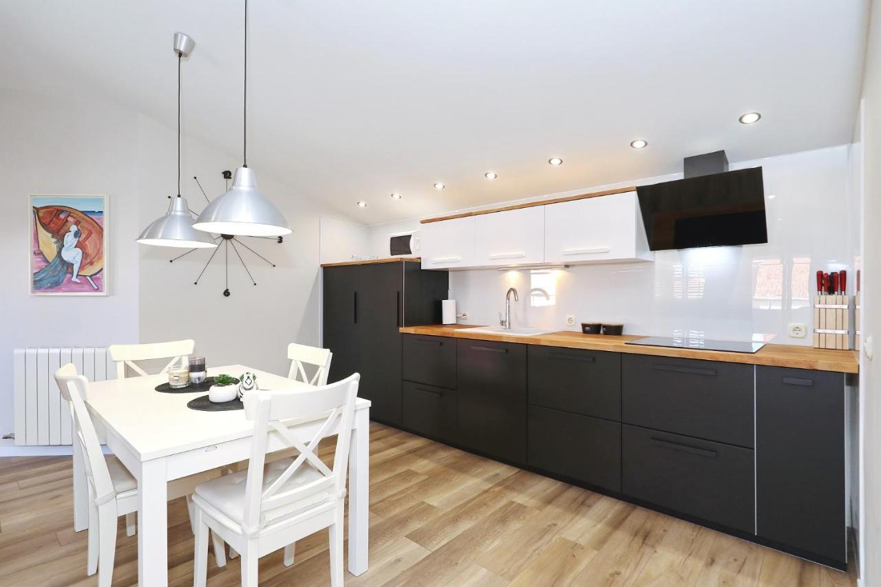 Apartments "Villa Antisin" With Heated Pool Zadar Extérieur photo