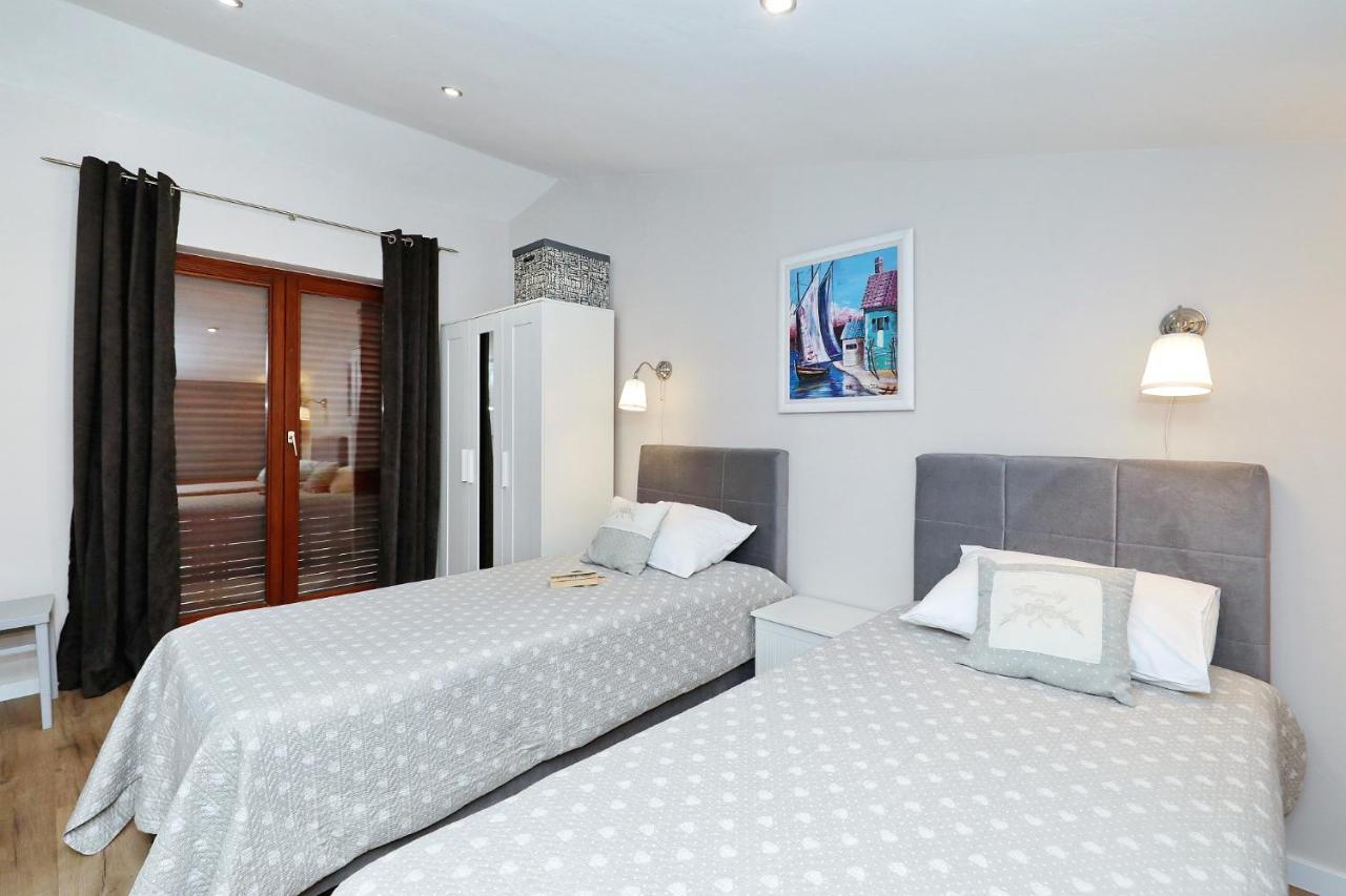Apartments "Villa Antisin" With Heated Pool Zadar Extérieur photo