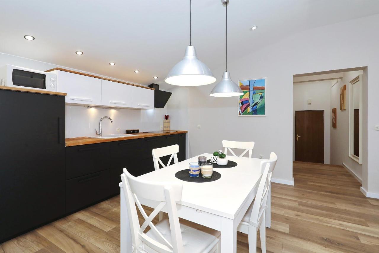 Apartments "Villa Antisin" With Heated Pool Zadar Extérieur photo
