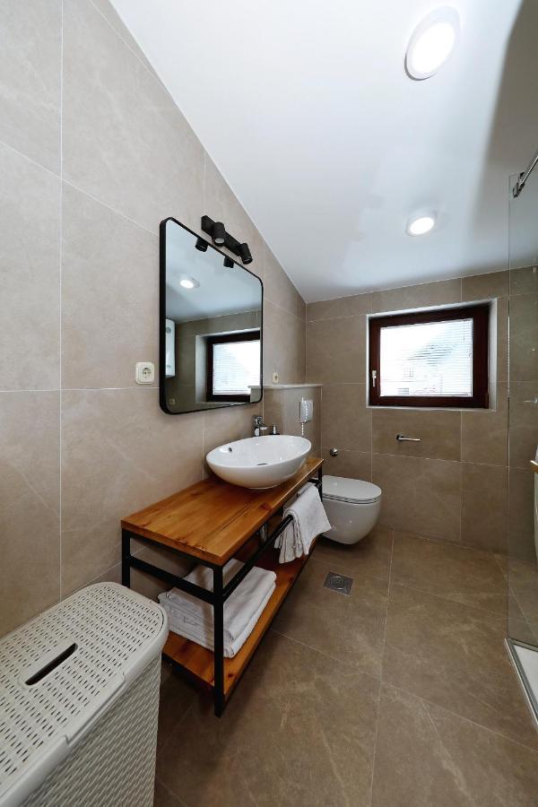 Apartments "Villa Antisin" With Heated Pool Zadar Extérieur photo