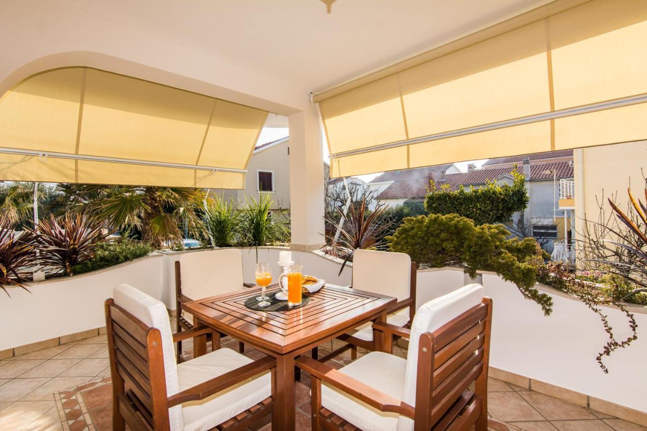 Apartments "Villa Antisin" With Heated Pool Zadar Extérieur photo