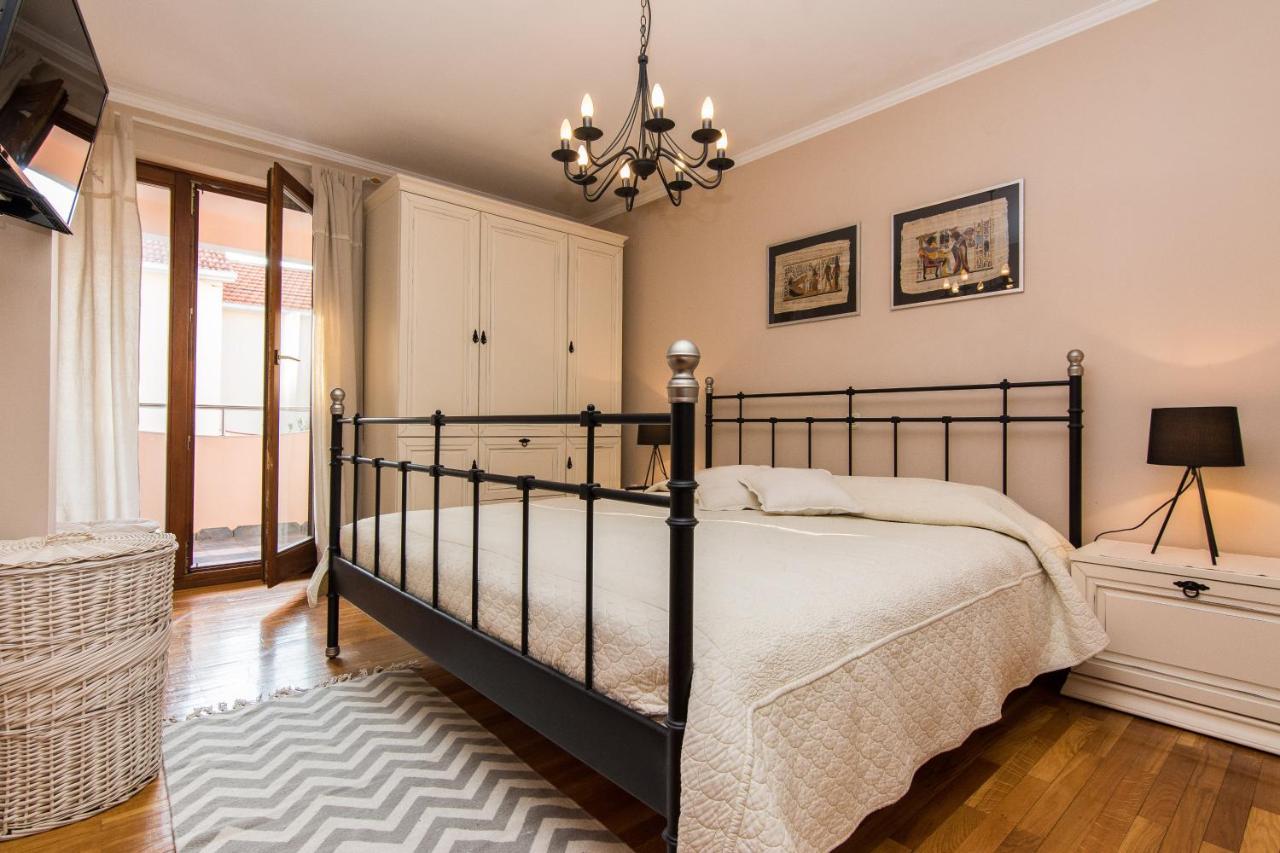 Apartments "Villa Antisin" With Heated Pool Zadar Extérieur photo