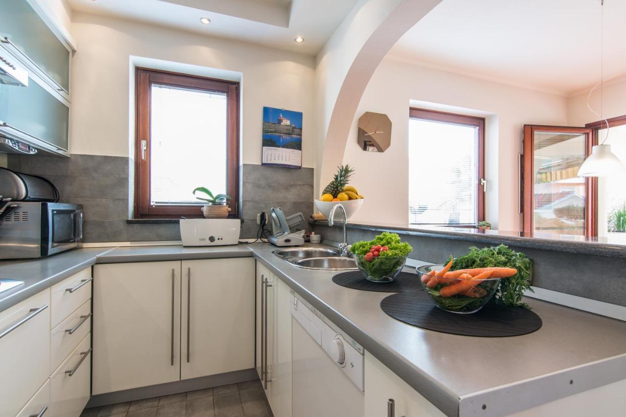 Apartments "Villa Antisin" With Heated Pool Zadar Extérieur photo